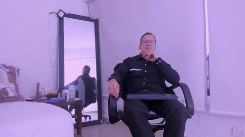 _axelking_ online show from February 7, 11:25 am