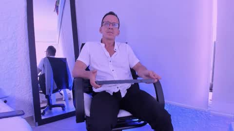 _axelking_ online show from March 5, 11:39 am