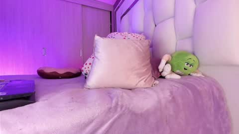 Snapshot of _bellaswwet_ chatting on December 17, 7:15 pm _bellaswwet_ online show from December 17, 7:15 pm