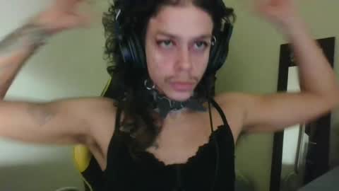 Snapshot of _besta chatting on June 21, 11:07 pm _besta online show from June 21, 11:07 pm