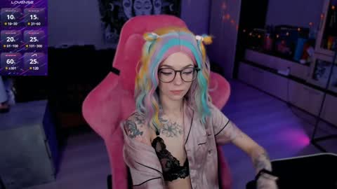 Snapshot of _black_fox__ chatting on December 8, 11:51 pm Olivia Subscribe to my Fansly -   online show from December 8, 11:51 pm