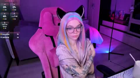 Snapshot of _black_fox__ chatting on October 18, 11:05 pm Olivia Subscribe to my Fansly -   online show from October 18, 11:05 pm