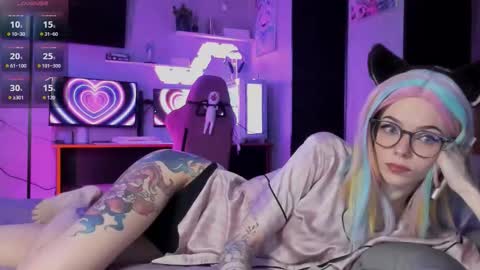 Snapshot of _black_fox__ chatting on October 23, 1:05 am Olivia Subscribe to my Fansly -   online show from October 23, 1:05 am