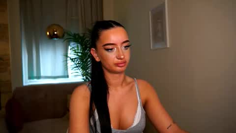 Pearl online show from March 21, 1:48 pm