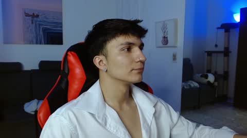 Snapshot of _blakee chatting on January 30, 8:43 am B L A K E online show from January 30, 8:43 am