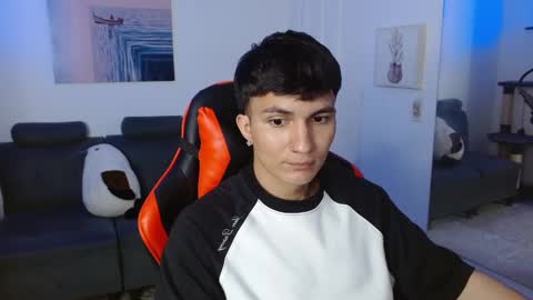 Snapshot of _blakee chatting on February 24, 4:05 am B L A K E online show from February 24, 4:05 am