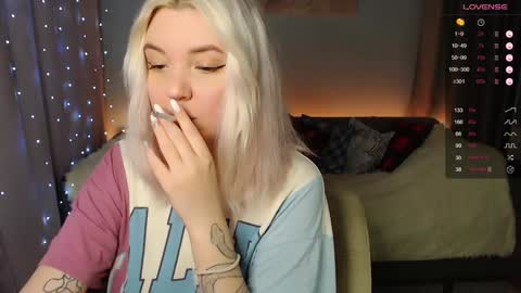 Elizabeth online show from December 8, 9:08 pm