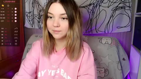 Snapshot of _blonde_barbie_ chatting on June 1, 10:17 am Elizabeth online show from June 1, 10:17 am