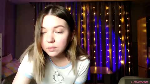 Snapshot of _blonde_barbie_ chatting on June 5, 5:29 pm Elizabeth online show from June 5, 5:29 pm