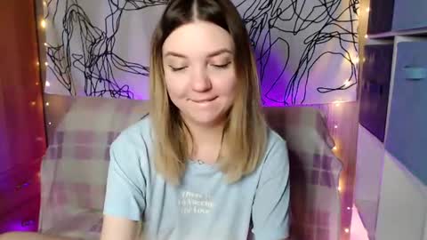 Snapshot of _blonde_barbie_ chatting on July 5, 11:34 pm Elizabeth online show from July 5, 11:34 pm