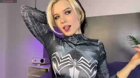 Snapshot of _blowjob_queen_ chatting on June 11, 12:08 am Hey were Vi and Alex VACATION FROM OCTOBER 31 TO NOVEMBER 12. AVAILABLE ON INST online show from June 11, 12:08 am