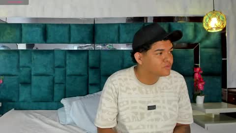 _bonnyandclyde online show from April 11, 1:15 pm