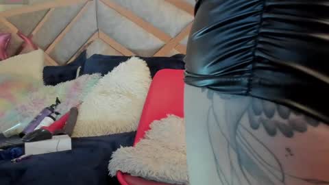 Brenda online show from February 5, 7:31 pm