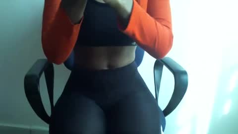 Snapshot of _bunny_b chatting on February 3, 6:34 am I will be back soon  online show from February 3, 6:34 am