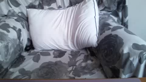 Snapshot of _bunny_b chatting on February 14, 9:24 am I will be back soon  online show from February 14, 9:24 am