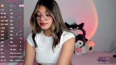 Snapshot of _camilaaa__ chatting on February 9, 8:54 am online show from February 9, 8:54 am