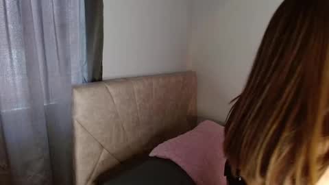 Snapshot of _camilaaa__ chatting on March 5, 3:18 pm online show from March 5, 3:18 pm