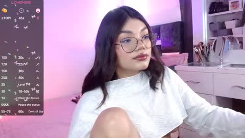 Snapshot of _camilaaa__ chatting on October 30, 9:26 pm online show from October 30, 9:26 pm