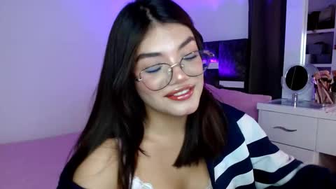 Snapshot of _camilaaa__ chatting on November 27, 3:52 am online show from November 27, 3:52 am