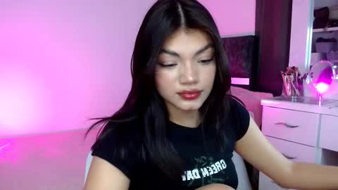 Snapshot of _camilaaa__ chatting on December 14, 5:13 am online show from December 14, 5:13 am