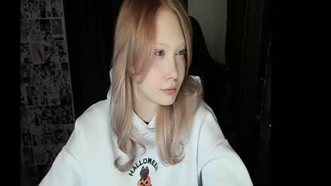 Snapshot of _caramel_milk_ chatting on January 21, 2:33 am Merlizz online show from January 21, 2:33 am