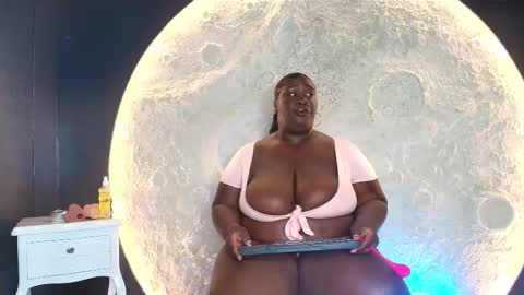 Snapshot of _carolinagomez chatting on October 9, 7:34 pm Caro. online show from October 9, 7:34 pm