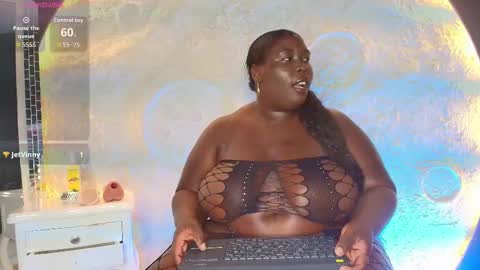 Snapshot of _carolinagomez chatting on October 17, 8:22 pm Caro. online show from October 17, 8:22 pm