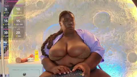 Snapshot of _carolinagomez chatting on October 18, 8:31 pm Caro. online show from October 18, 8:31 pm