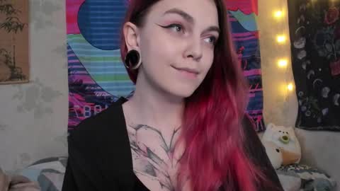 Caroline online show from March 7, 2:56 pm