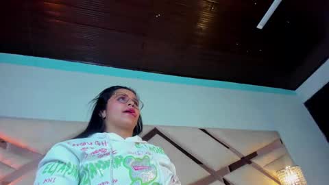 Caroline Sweet online show from December 19, 7:07 am