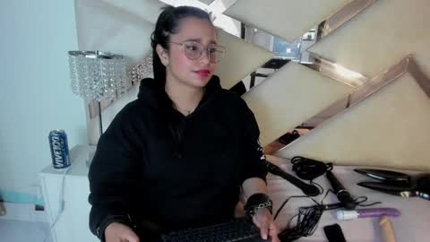 Caroline Sweet online show from January 10, 7:25 am