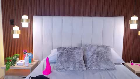 Snapshot of _cate_ chatting on February 20, 8:42 pm _cate_ online show from February 20, 8:42 pm