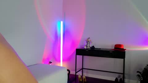 Snapshot of _cava_ chatting on January 13, 11:30 am Carol  online show from January 13, 11:30 am