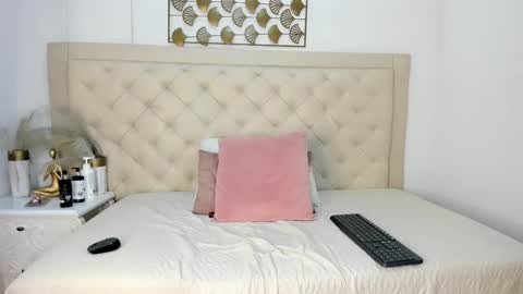 Snapshot of _chloe_adams chatting on February 19, 12:00 pm Chloe online show from February 19, 12:00 pm