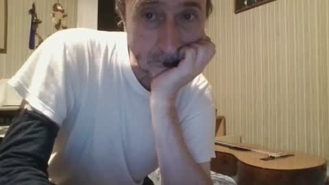 Snapshot of _col_t chatting on June 19, 12:48 am I hate social media Odio las redes sociales online show from June 19, 12:48 am