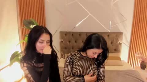 Snapshot of _coraliinee_ chatting on September 17, 3:30 am Coraline online show from September 17, 3:30 am