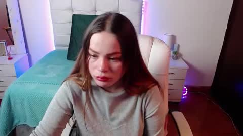 Snapshot of _crystal12 chatting on September 18, 1:24 pm Cristal online show from September 18, 1:24 pm