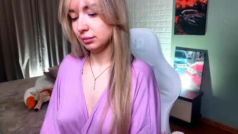 _crystal_moon_1 online show from March 14, 10:26 pm