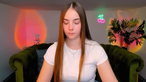 Snapshot of _cuddle_bug_ chatting on September 10, 1:11 pm Erika online show from September 10, 1:11 pm