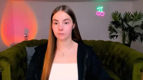 Snapshot of _cuddle_bug_ chatting on September 11, 1:33 pm Erika online show from September 11, 1:33 pm