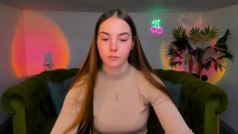 Snapshot of _cuddle_bug_ chatting on October 25, 9:06 am Erika online show from October 25, 9:06 am