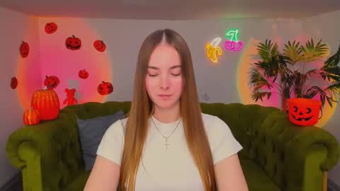 Snapshot of _cuddle_bug_ chatting on October 28, 4:20 pm Erika online show from October 28, 4:20 pm