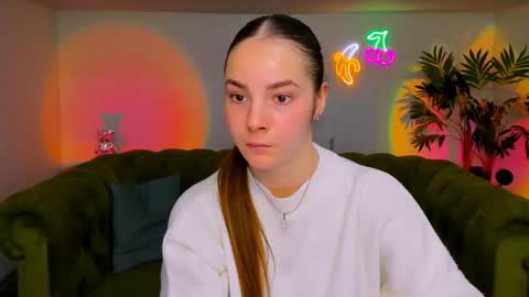 Snapshot of _cuddle_bug_ chatting on November 15, 6:11 am Erika online show from November 15, 6:11 am