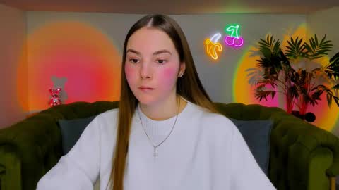 Snapshot of _cuddle_bug_ chatting on November 19, 1:22 pm Erika online show from November 19, 1:22 pm