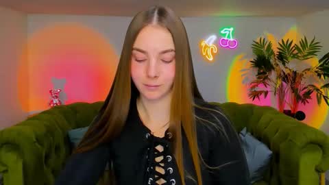 Snapshot of _cuddle_bug_ chatting on November 21, 1:21 pm Erika online show from November 21, 1:21 pm