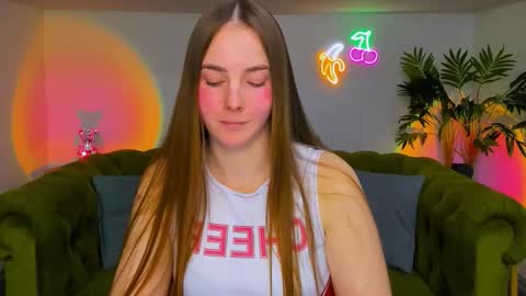 Snapshot of _cuddle_bug_ chatting on November 30, 7:40 pm Erika online show from November 30, 7:40 pm