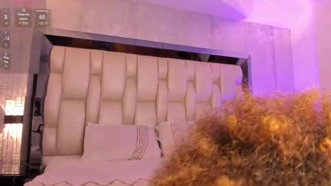 Snapshot of _curly_girl_ chatting on October 1, 7:42 pm online show from October 1, 7:42 pm