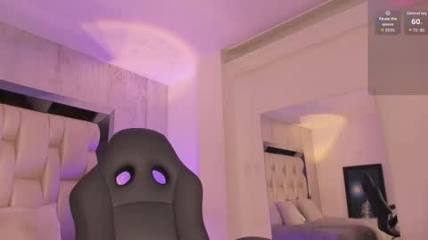     online show from November 11, 8:09 pm