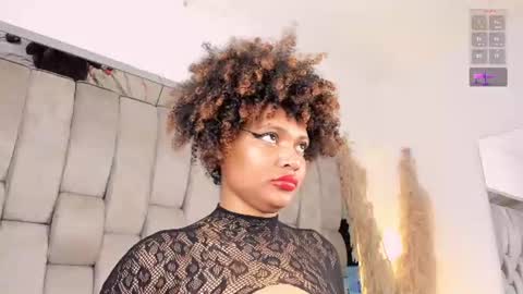 Snapshot of _curly_girl_ chatting on June 21, 7:16 pm online show from June 21, 7:16 pm