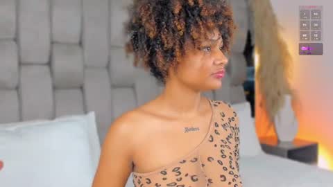 Snapshot of _curly_girl_ chatting on June 30, 1:39 am online show from June 30, 1:39 am